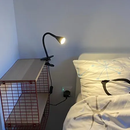 Cozy Red Bulldog Place In Apart-complex/pool 아파트 바르나
