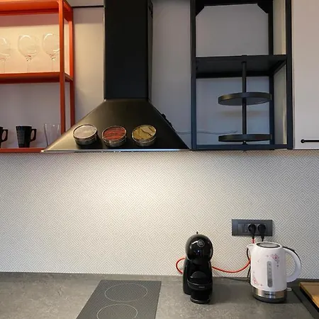 Cozy Red Bulldog Place In Apart-complex/pool 바르나