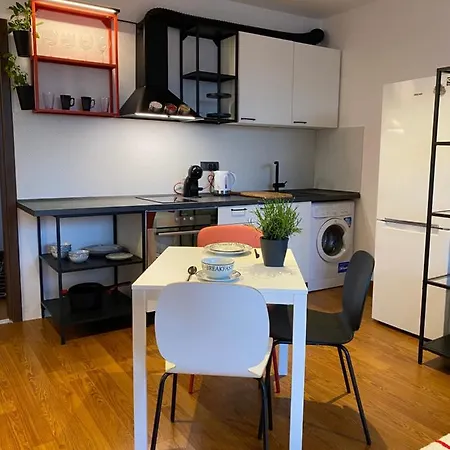 아파트 Cozy Red Bulldog Place In Apart-complex/pool 바르나